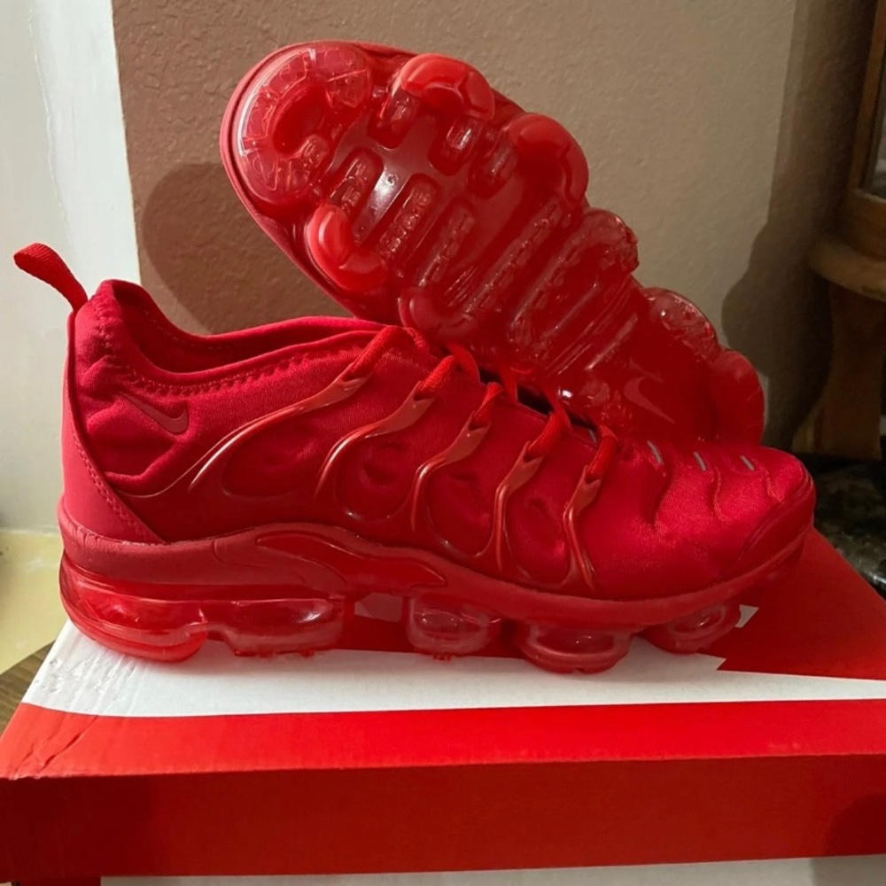 Vapormax plus triple red
